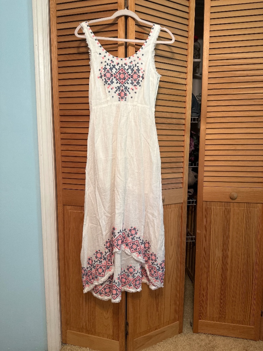 NWOT CUTE GUAZEY  WHITE EMBROIDERED DRESS